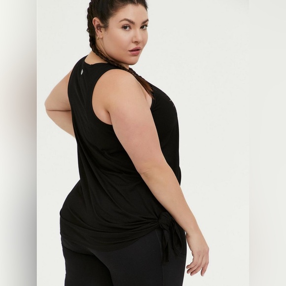 🛍️Torrid Active Tank ‼️LOWEST PRICE‼️ - Picture 3 of 8